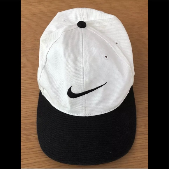black and white nike snapback